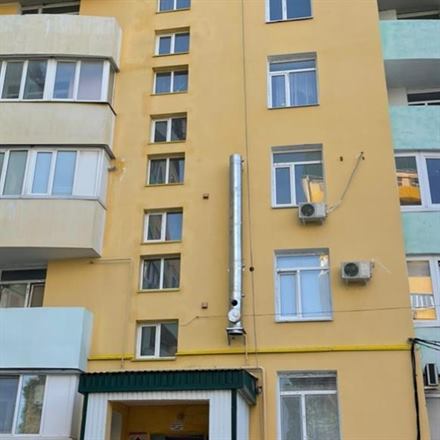 Смонтированный дымоход из нержавеющей стали на объекте — работа ТВК